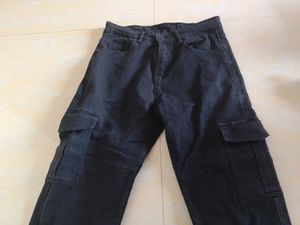 Black Cargo Jeans🖤