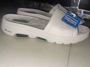Skechers Men  Casual Slippers . Like New.