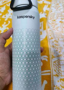 Earbuds And Sipper Bottle
