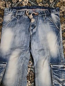 Stylish Light Wash Cargo Jeans