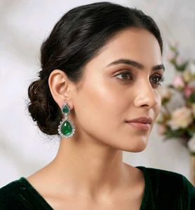 Stunning Emerald Drop Earrings