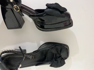 Elegant Black Bow &amp; Pearl Heels
