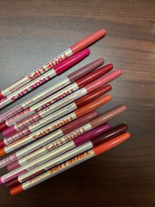 Me now set of 12 lip liners