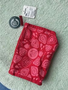 The Body Shop Strawberry Pouch