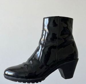 Chic Black Patent Chunky Heel Boots