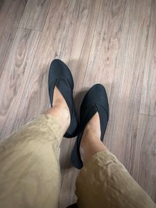 Chic Black Pointed-Toe Flats