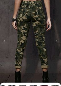 Olive Green &amp; Black Slim Fit Printed Chinos