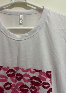 White kiss tshirt