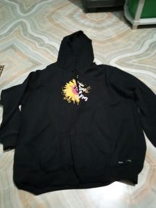 2 Pic Black And One Sweater Aur Jacket Hai