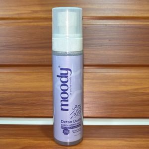 Moody Detan Dash Exfoliating Mist