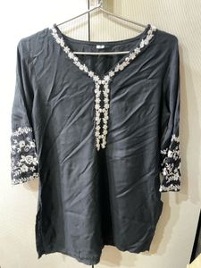Elegant Black Embroidered Kurta