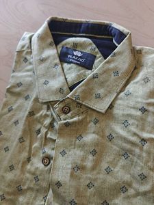 Men's Patterned Button-Up Shirt