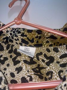 Chic Leopard Print Short Sleeve Shirt