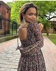 Elegant Paisley Print Kurta Set