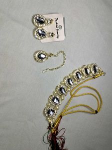 Stunning Kundan Necklace and Earring Set
