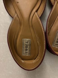 Maroon Gold laced Juttis