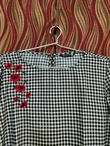 Chic Black &amp; White Checked Bell Sleeve Top