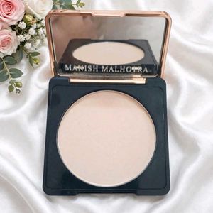 Manish Malhotra Compact Powder Neutral champagne