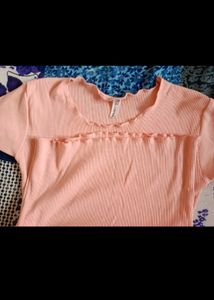 combo of peach top with jeans