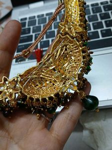 Exquisite Kundan &amp; Emerald Jewellery Set