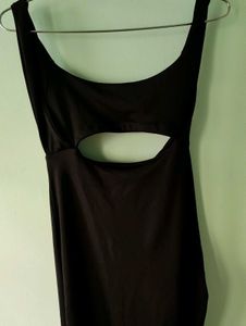 Sleek Blackless Cut-Out Midi Dress