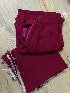 Women's Magenta Cropped Pants with dupatta