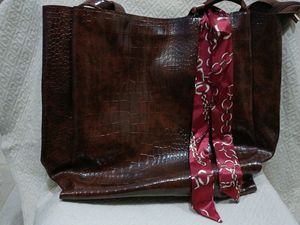 BEST  STYLISH AND SPACIOUS HANDBAG