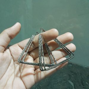 PARTY EARING GREY
