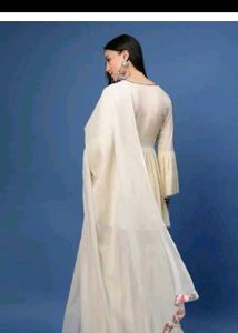 Elegant Cream Kurta Set with Floral Embellishment