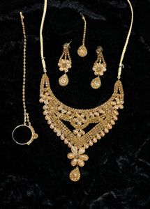 Gold-Tone Jewellery Set ✨️