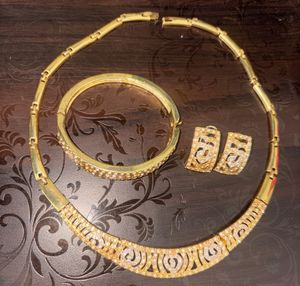 Elegant Gold &amp; Diamond Jewelry Set