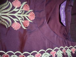 Purple 💜 Suit Set..Kurthi Top , Dupatta And Pant ... It's New One Used Just Once ... Size M..