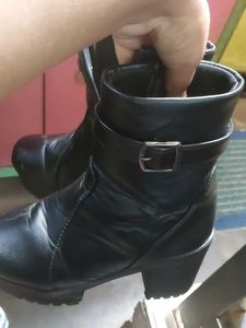 Boots With Bucklet For Women