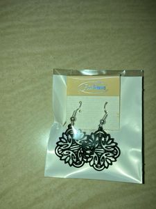 Stylish Black Filigree Earrings