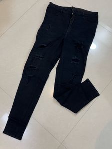 H&M ‼️ Ripped Skinny Curvy Jeans - 32