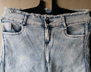 Light Wash Frayed Jeans