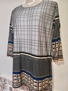 Stylish Grey Plaid Top with Patterned Sleeves
