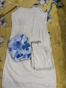 Chic White Kurta Set with Blue Floral Print
