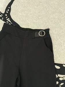 Chic Black Wide-Legged Pants