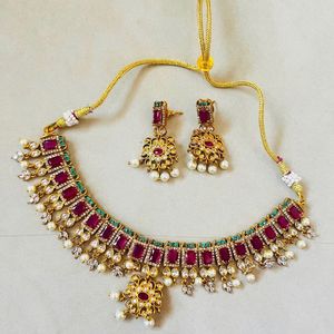Necklace set only full pink available