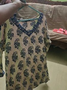 Blue &amp; White Floral Print Kurta