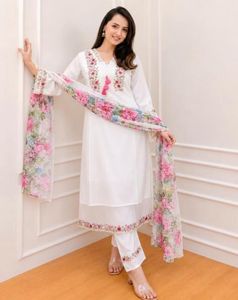 Elegant White Floral Embroidered Kurti Set