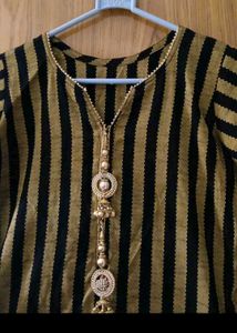 💛 Beautiful Pakistani Kurti With Lace Work.
