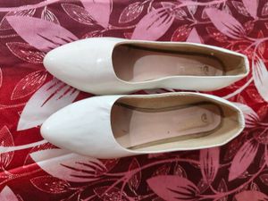 Classic White Pointed Toe Heels