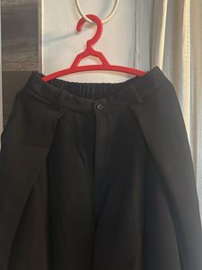 Chic Black Wide-Leg Trousers
