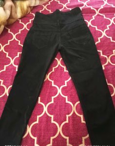 Classic Black High-Waisted Jeans