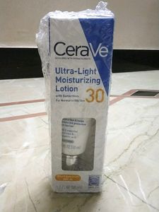 Ultra-Light Moisturizing Lotion With Sunscreen