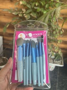 Brand new Majestique Makeup Brush Set