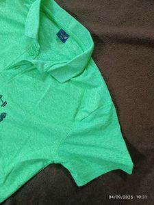 New unused medium Green Graphic Polo T-Shirt