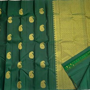 Elegant Green Saree with Paisley Motif
